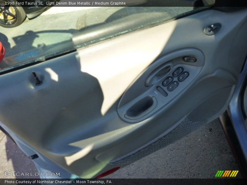 Light Denim Blue Metallic / Medium Graphite 1998 Ford Taurus SE