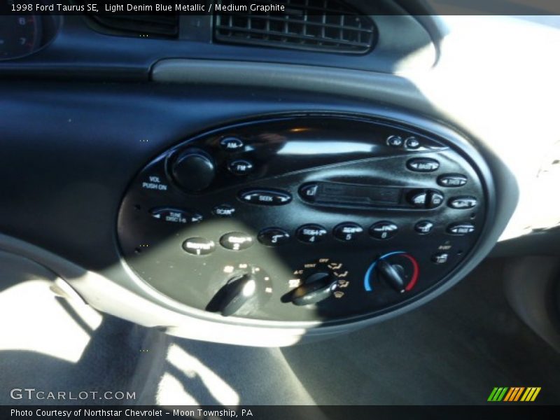 Light Denim Blue Metallic / Medium Graphite 1998 Ford Taurus SE