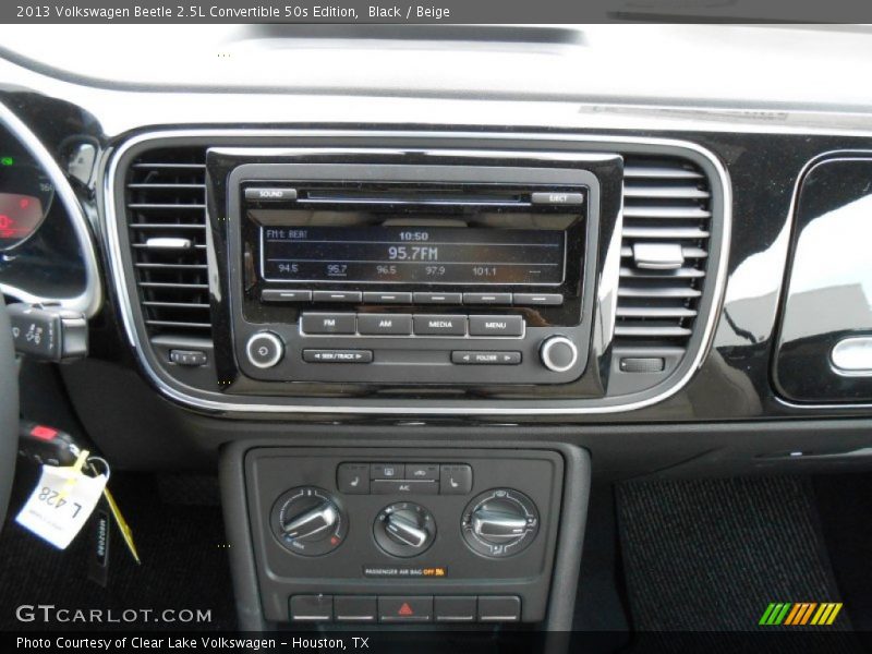 Controls of 2013 Beetle 2.5L Convertible 50s Edition