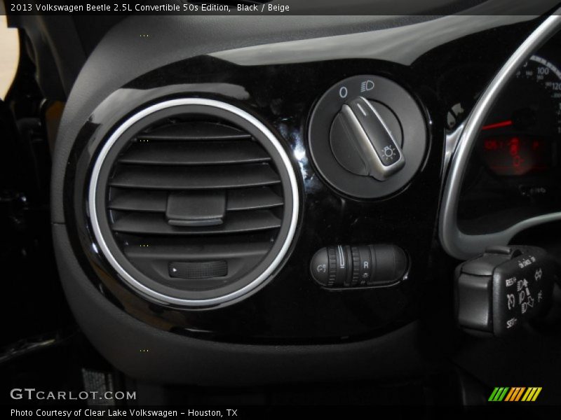 Controls of 2013 Beetle 2.5L Convertible 50s Edition