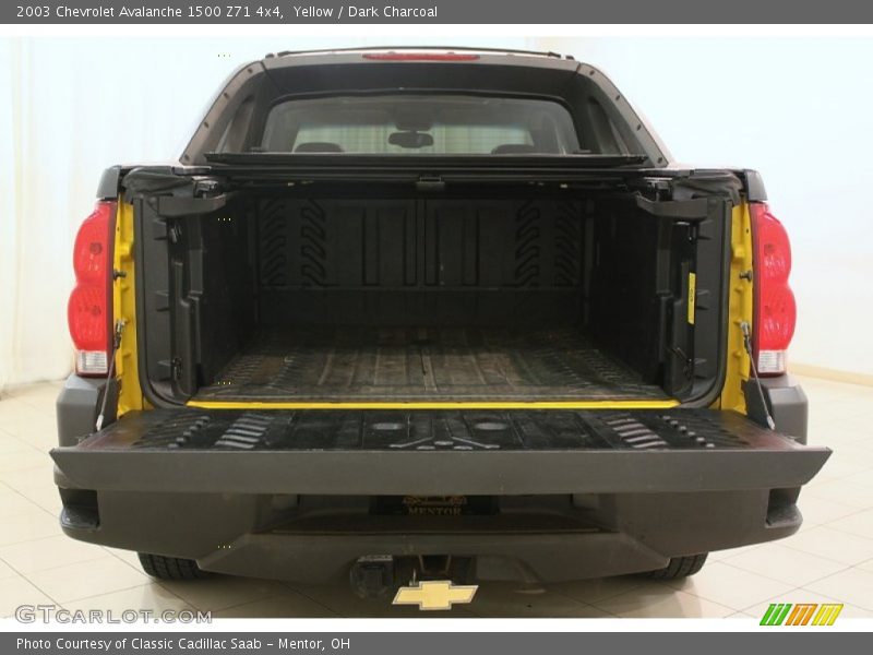  2003 Avalanche 1500 Z71 4x4 Trunk