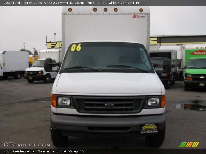 Oxford White / Medium Flint 2007 Ford E Series Cutaway E350 Commercial Moving Truck