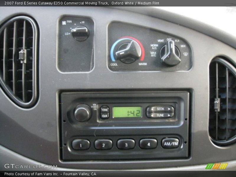 Controls of 2007 E Series Cutaway E350 Commercial Moving Truck