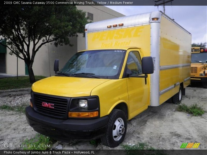 Front 3/4 View of 2009 Savana Cutaway 3500 Commercial Moving Truck