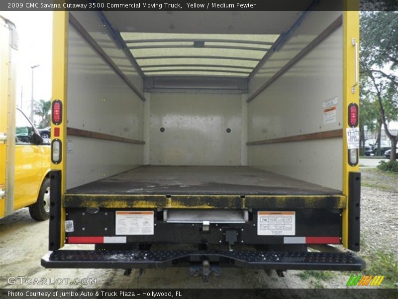  2009 Savana Cutaway 3500 Commercial Moving Truck Trunk