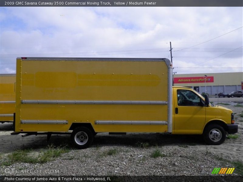 Yellow / Medium Pewter 2009 GMC Savana Cutaway 3500 Commercial Moving Truck