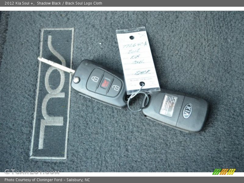 Shadow Black / Black Soul Logo Cloth 2012 Kia Soul +