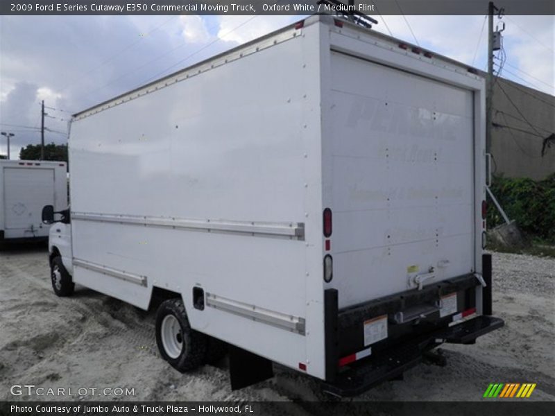 Oxford White / Medium Flint 2009 Ford E Series Cutaway E350 Commercial Moving Truck
