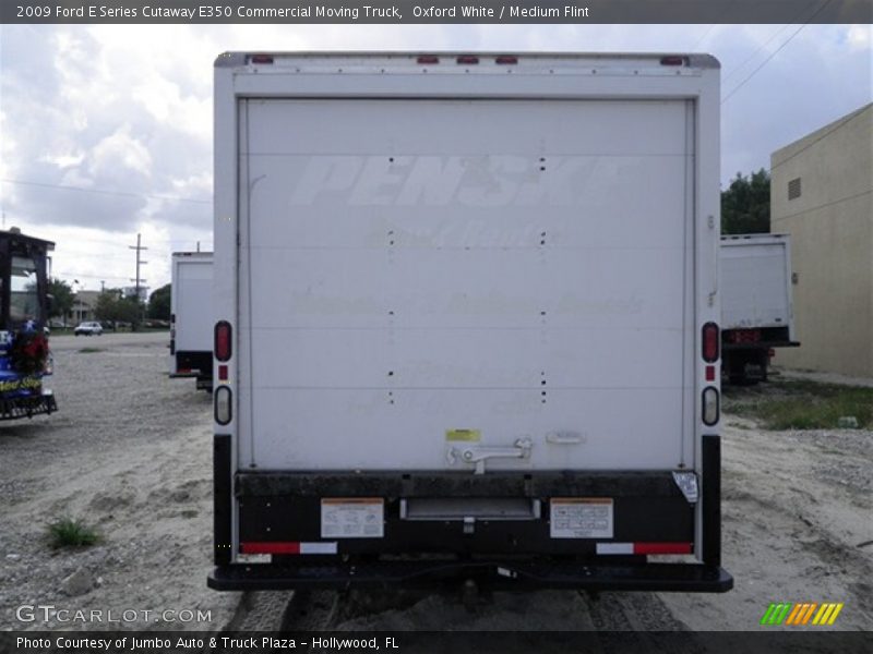 Oxford White / Medium Flint 2009 Ford E Series Cutaway E350 Commercial Moving Truck