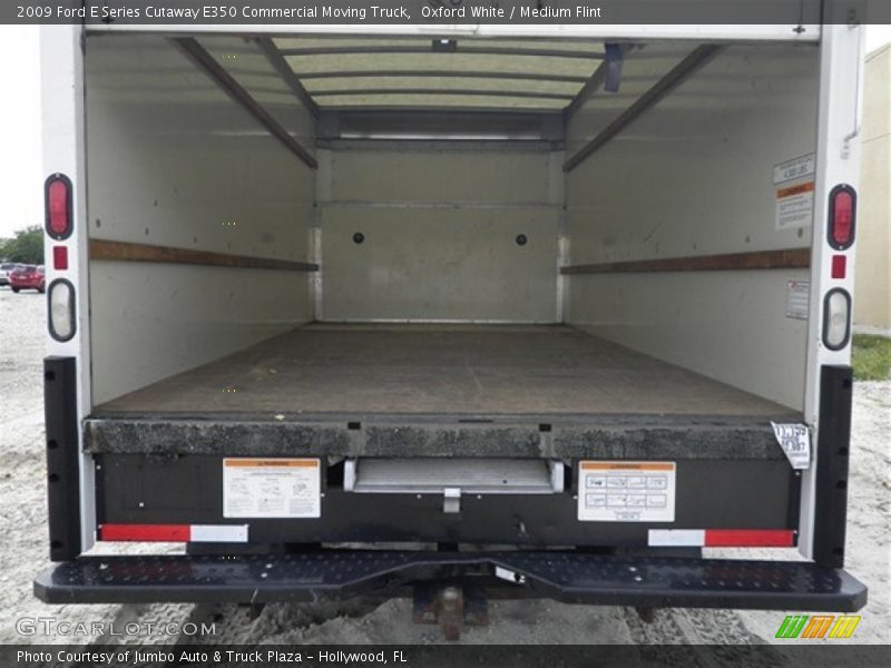 Oxford White / Medium Flint 2009 Ford E Series Cutaway E350 Commercial Moving Truck