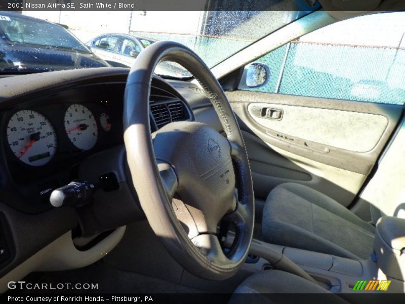 Satin White / Blond 2001 Nissan Altima SE