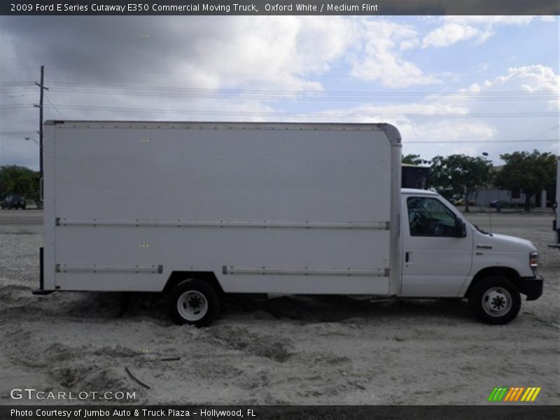 Oxford White / Medium Flint 2009 Ford E Series Cutaway E350 Commercial Moving Truck