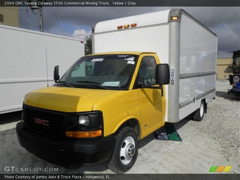 Front 3/4 View of 2004 Savana Cutaway 3500 Commercial Moving Truck