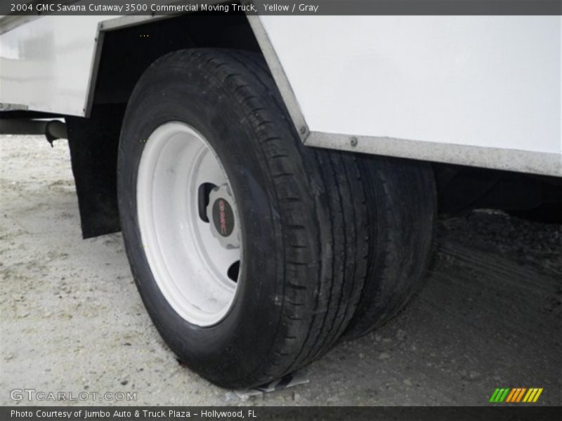  2004 Savana Cutaway 3500 Commercial Moving Truck Wheel