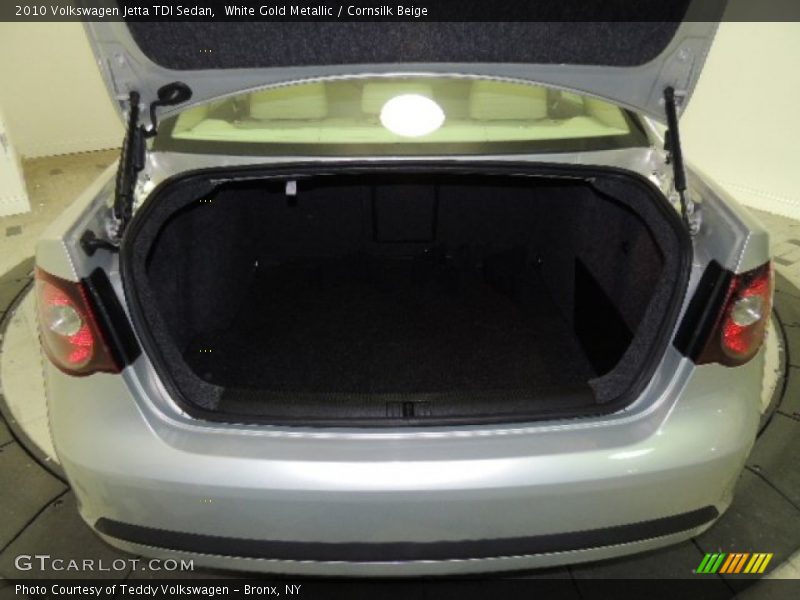White Gold Metallic / Cornsilk Beige 2010 Volkswagen Jetta TDI Sedan