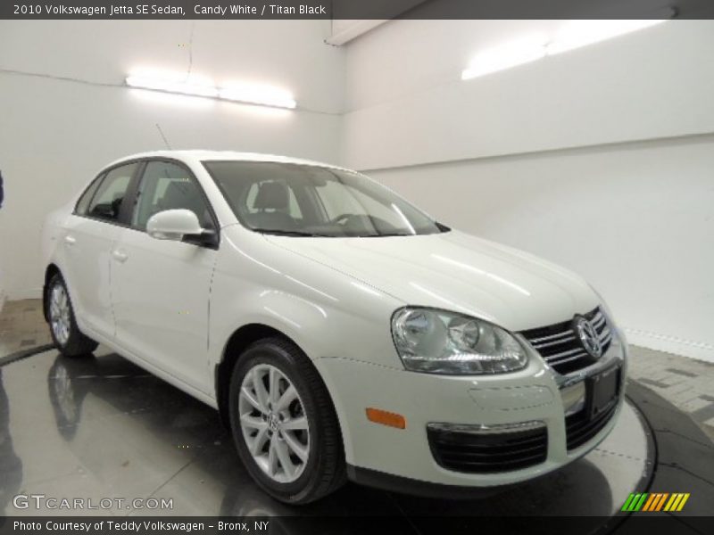 Candy White / Titan Black 2010 Volkswagen Jetta SE Sedan