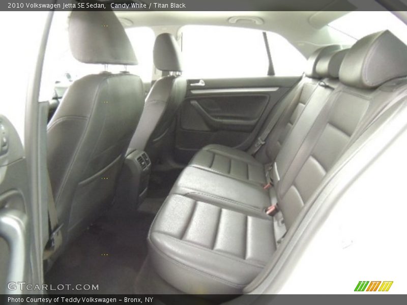 Candy White / Titan Black 2010 Volkswagen Jetta SE Sedan