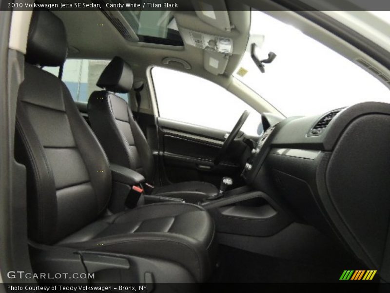 Candy White / Titan Black 2010 Volkswagen Jetta SE Sedan