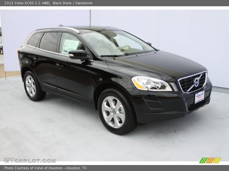 Front 3/4 View of 2013 XC60 3.2 AWD