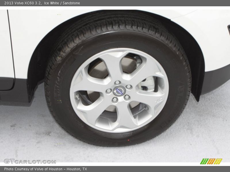 Ice White / Sandstone 2013 Volvo XC60 3.2