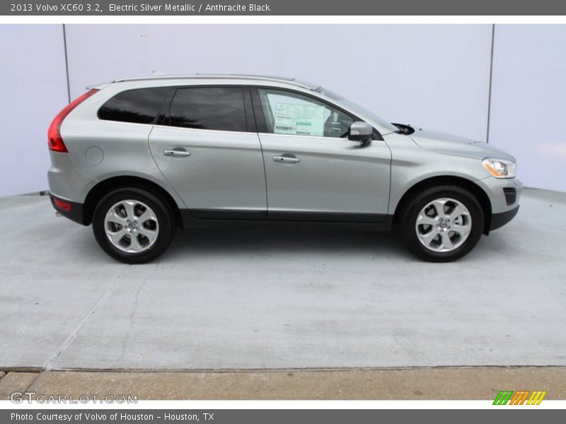 Electric Silver Metallic / Anthracite Black 2013 Volvo XC60 3.2