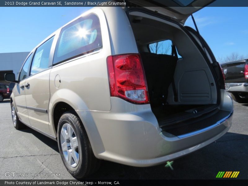 Sandstone / Black/Light Graystone 2013 Dodge Grand Caravan SE