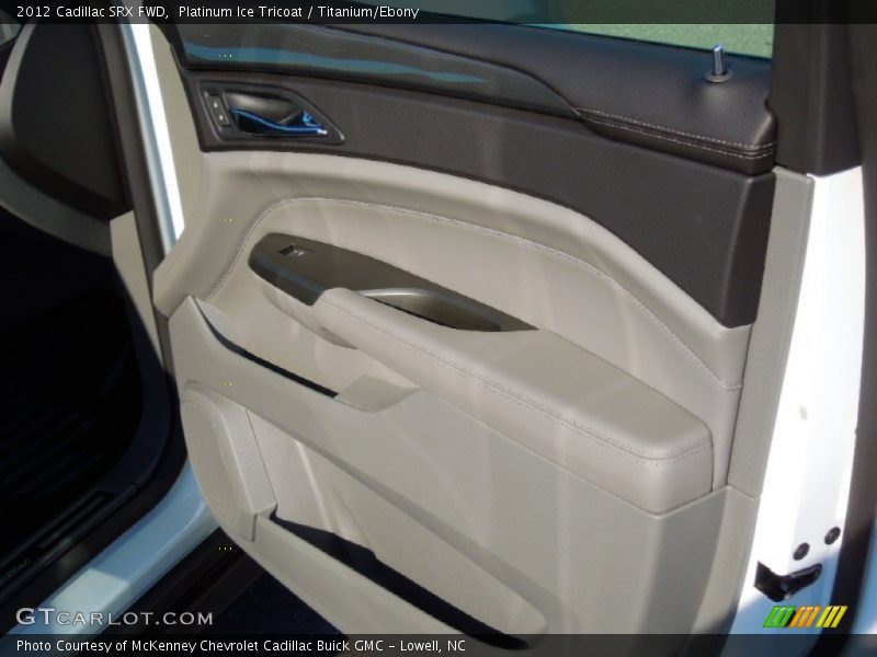 Platinum Ice Tricoat / Titanium/Ebony 2012 Cadillac SRX FWD