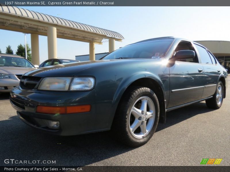 Cypress Green Pearl Metallic / Charcoal 1997 Nissan Maxima SE