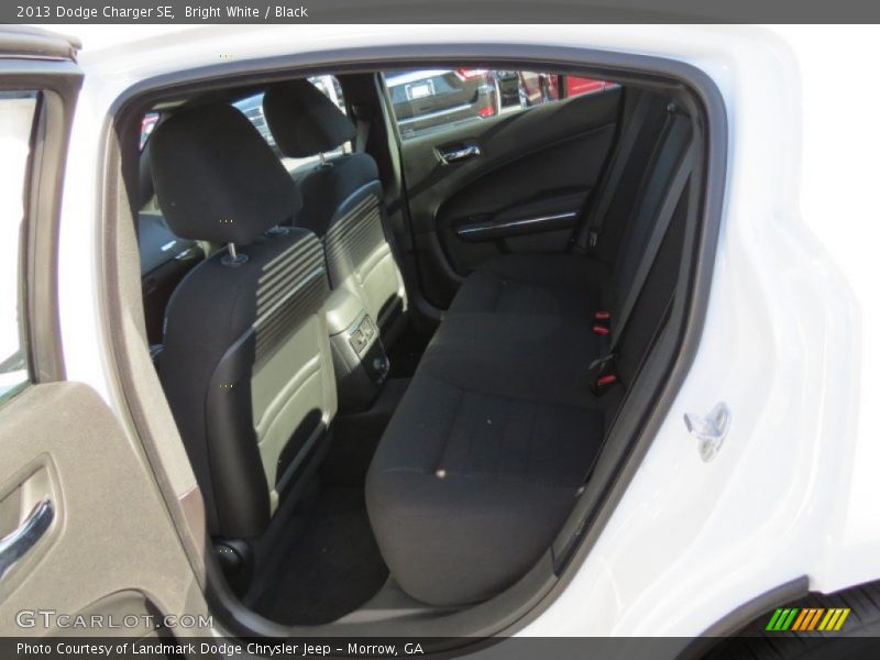 Bright White / Black 2013 Dodge Charger SE
