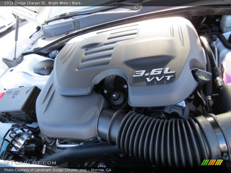 Bright White / Black 2013 Dodge Charger SE