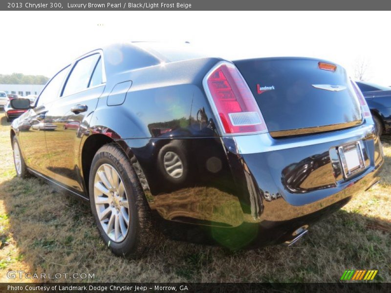 Luxury Brown Pearl / Black/Light Frost Beige 2013 Chrysler 300
