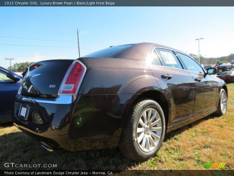 Luxury Brown Pearl / Black/Light Frost Beige 2013 Chrysler 300