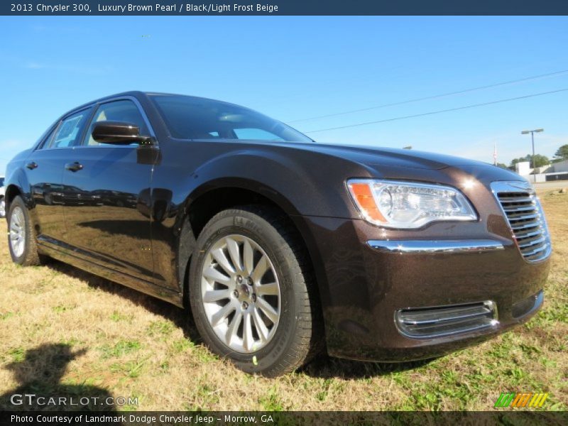 Luxury Brown Pearl / Black/Light Frost Beige 2013 Chrysler 300