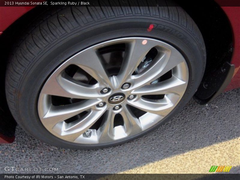 Sparkling Ruby / Black 2013 Hyundai Sonata SE