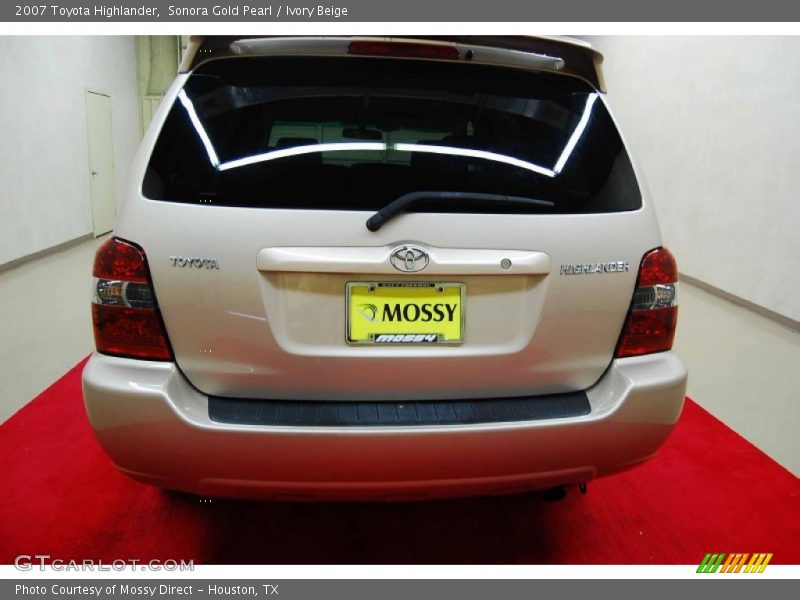Sonora Gold Pearl / Ivory Beige 2007 Toyota Highlander