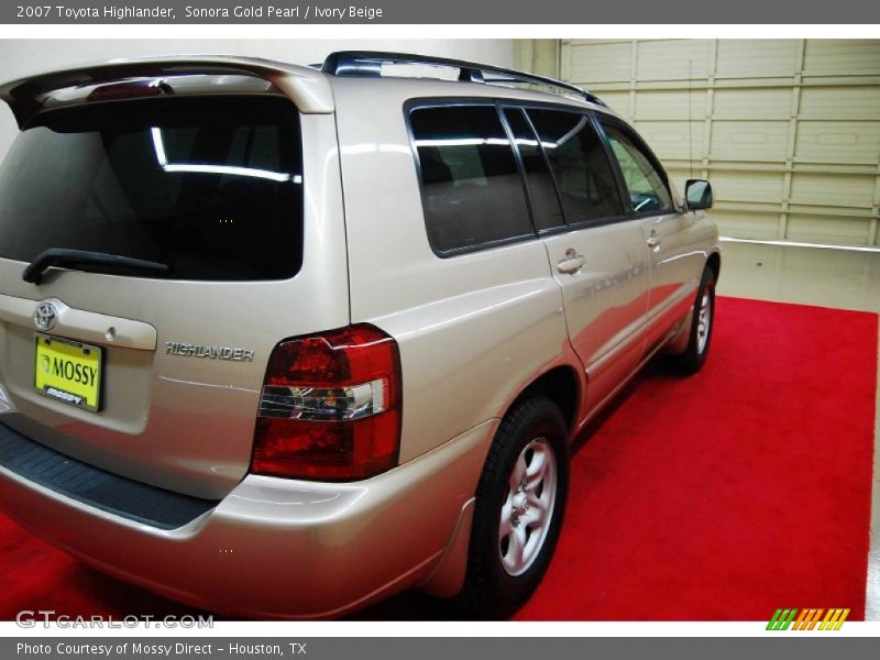 Sonora Gold Pearl / Ivory Beige 2007 Toyota Highlander