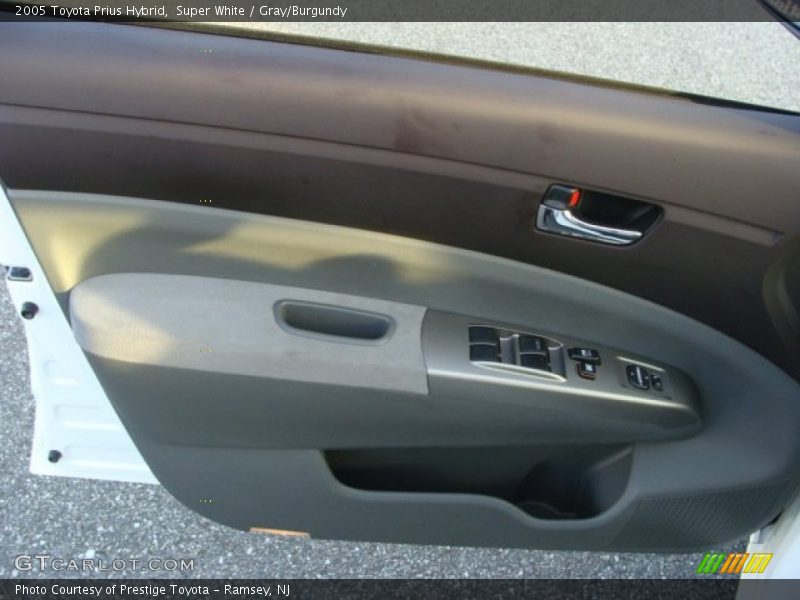 Super White / Gray/Burgundy 2005 Toyota Prius Hybrid