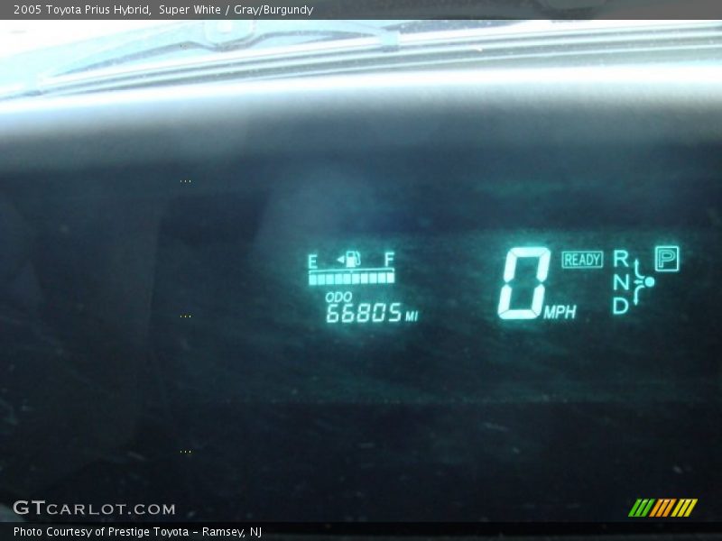 Super White / Gray/Burgundy 2005 Toyota Prius Hybrid