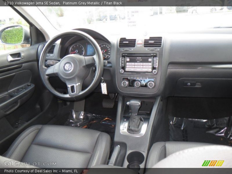 Platinum Grey Metallic / Titan Black 2010 Volkswagen Jetta SE Sedan