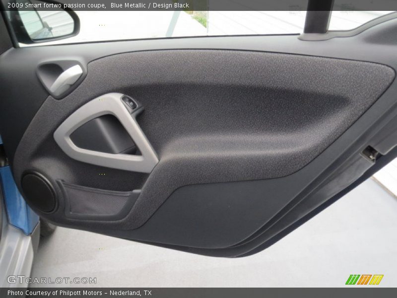 Door Panel of 2009 fortwo passion coupe