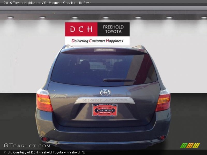 Magnetic Gray Metallic / Ash 2010 Toyota Highlander V6