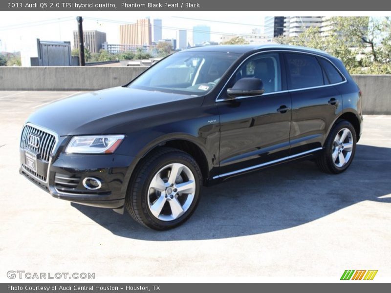 Front 3/4 View of 2013 Q5 2.0 TFSI hybrid quattro