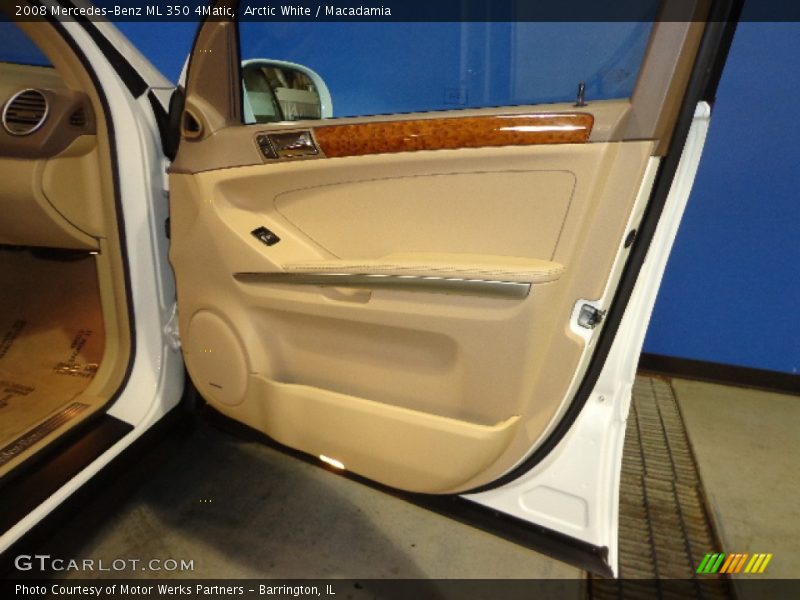 Arctic White / Macadamia 2008 Mercedes-Benz ML 350 4Matic