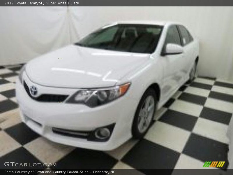 Super White / Black 2012 Toyota Camry SE