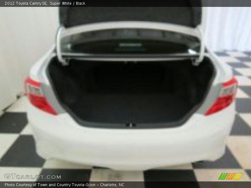 Super White / Black 2012 Toyota Camry SE