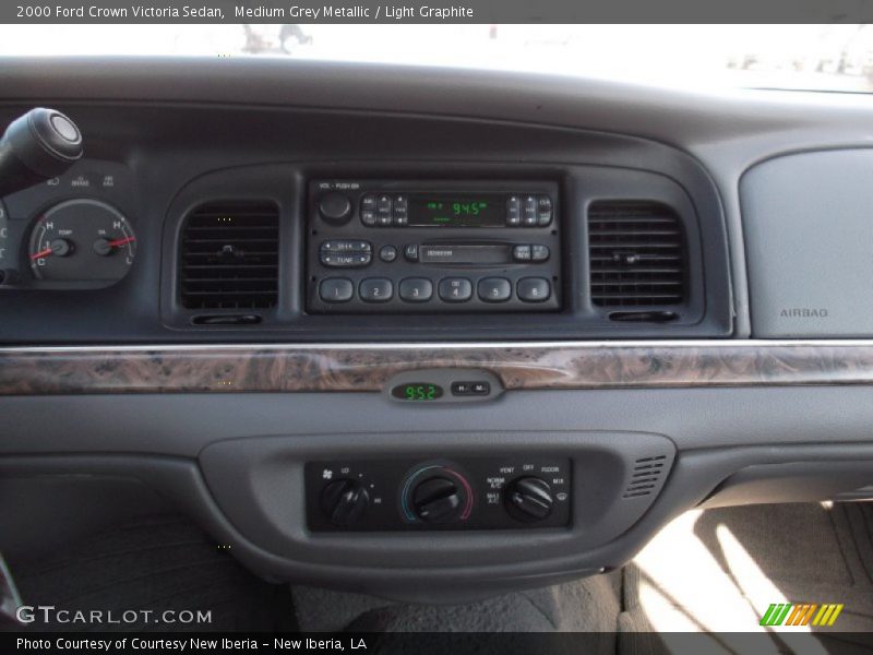Controls of 2000 Crown Victoria Sedan