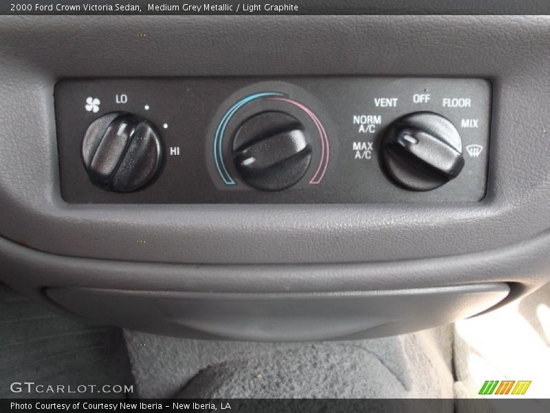 Controls of 2000 Crown Victoria Sedan