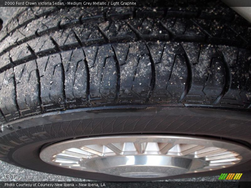 Medium Grey Metallic / Light Graphite 2000 Ford Crown Victoria Sedan