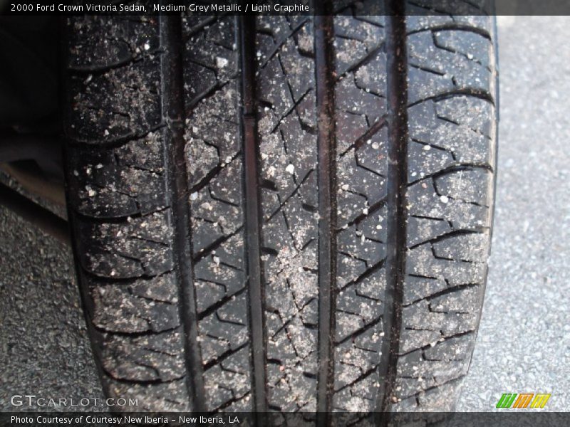 Medium Grey Metallic / Light Graphite 2000 Ford Crown Victoria Sedan