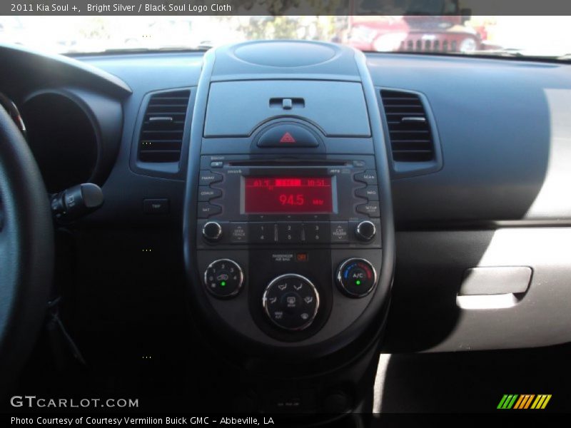 Bright Silver / Black Soul Logo Cloth 2011 Kia Soul +